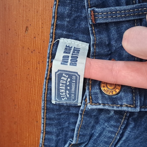 Mid Rise Bootcut Levi's - Picture 2 of 4